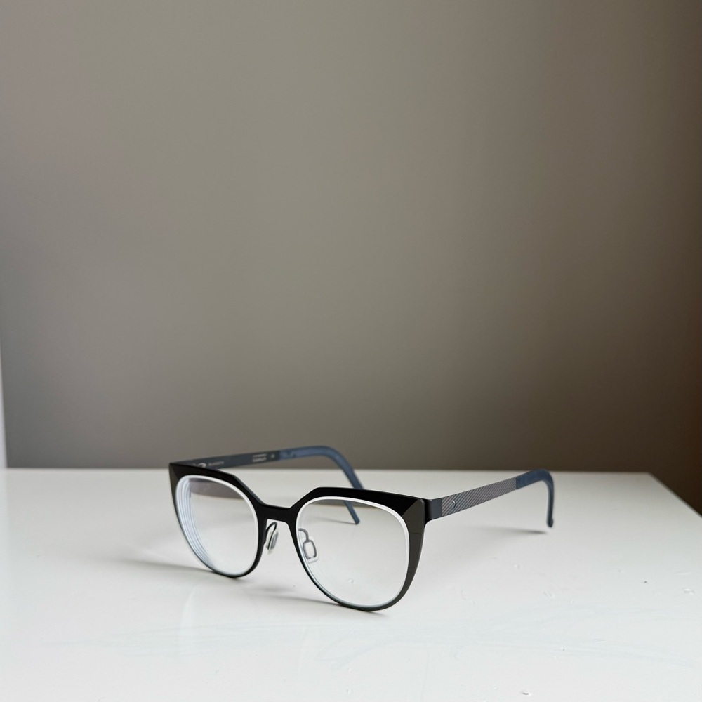 BLACKFIN BF 797 PLEASANT BAY 747
TITANIUM EYEGLASSES WOMEN